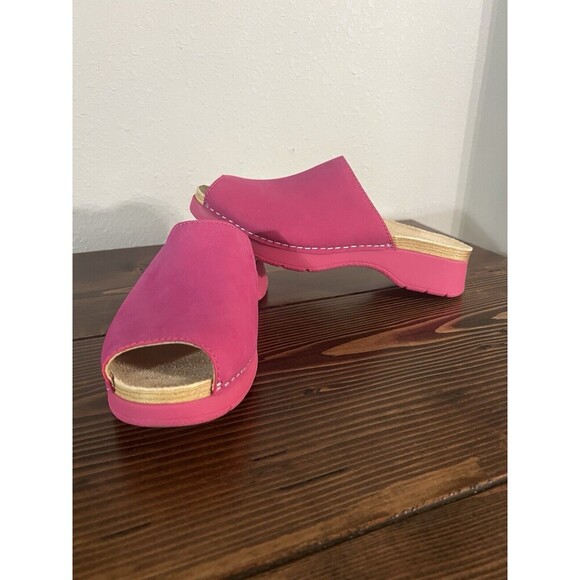 Dansko Ravyn Peep Toe Sandals in  Fuchsia Milled Nubuck Womens Size EU39/US8 - Picture 1 of 8
